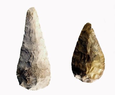 Due lame, da Saint-Acheul, Periodo Acheuleano Inferiore, c.20.000 a.C. da Paleolithic